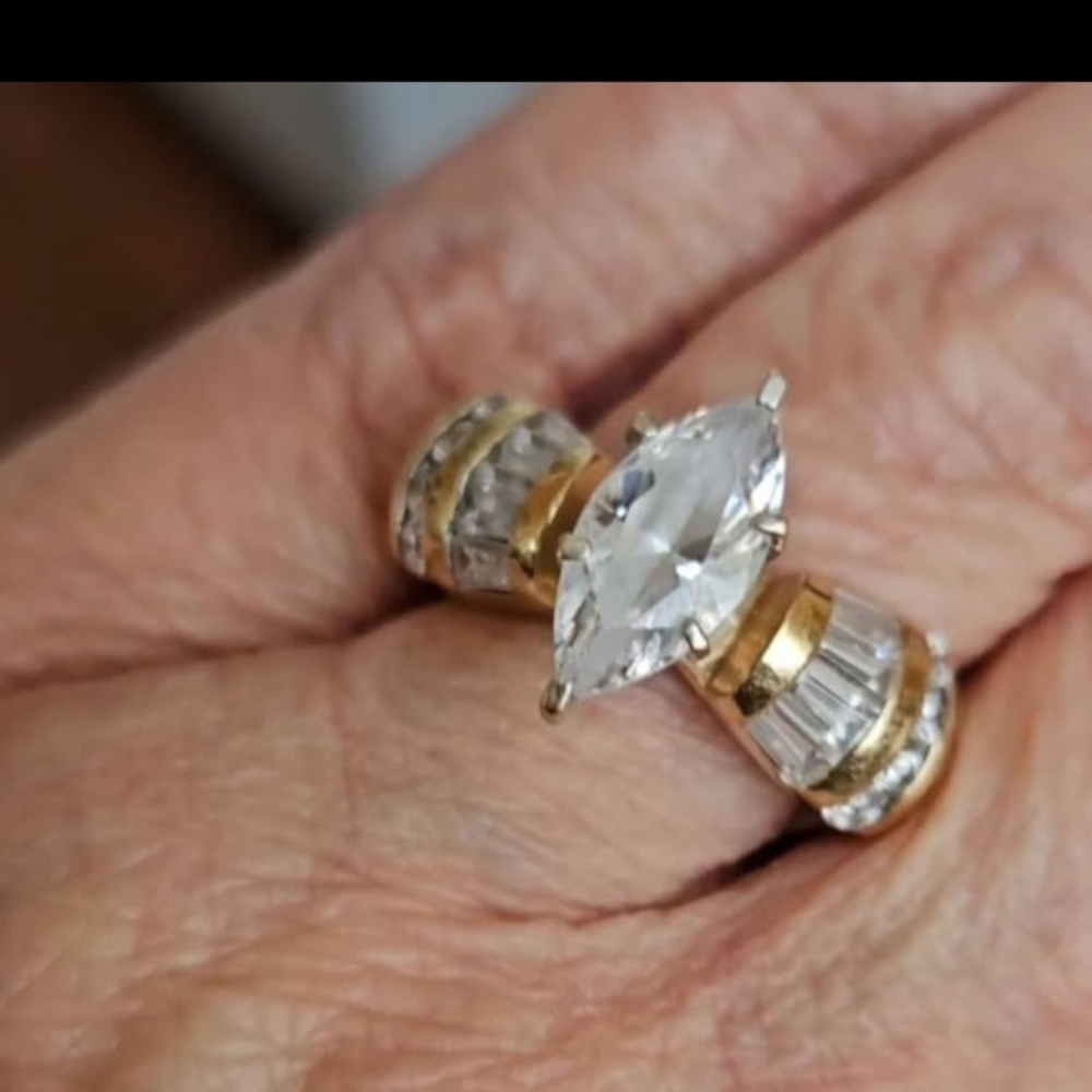 Elegant Gold and Silver Women's Ring